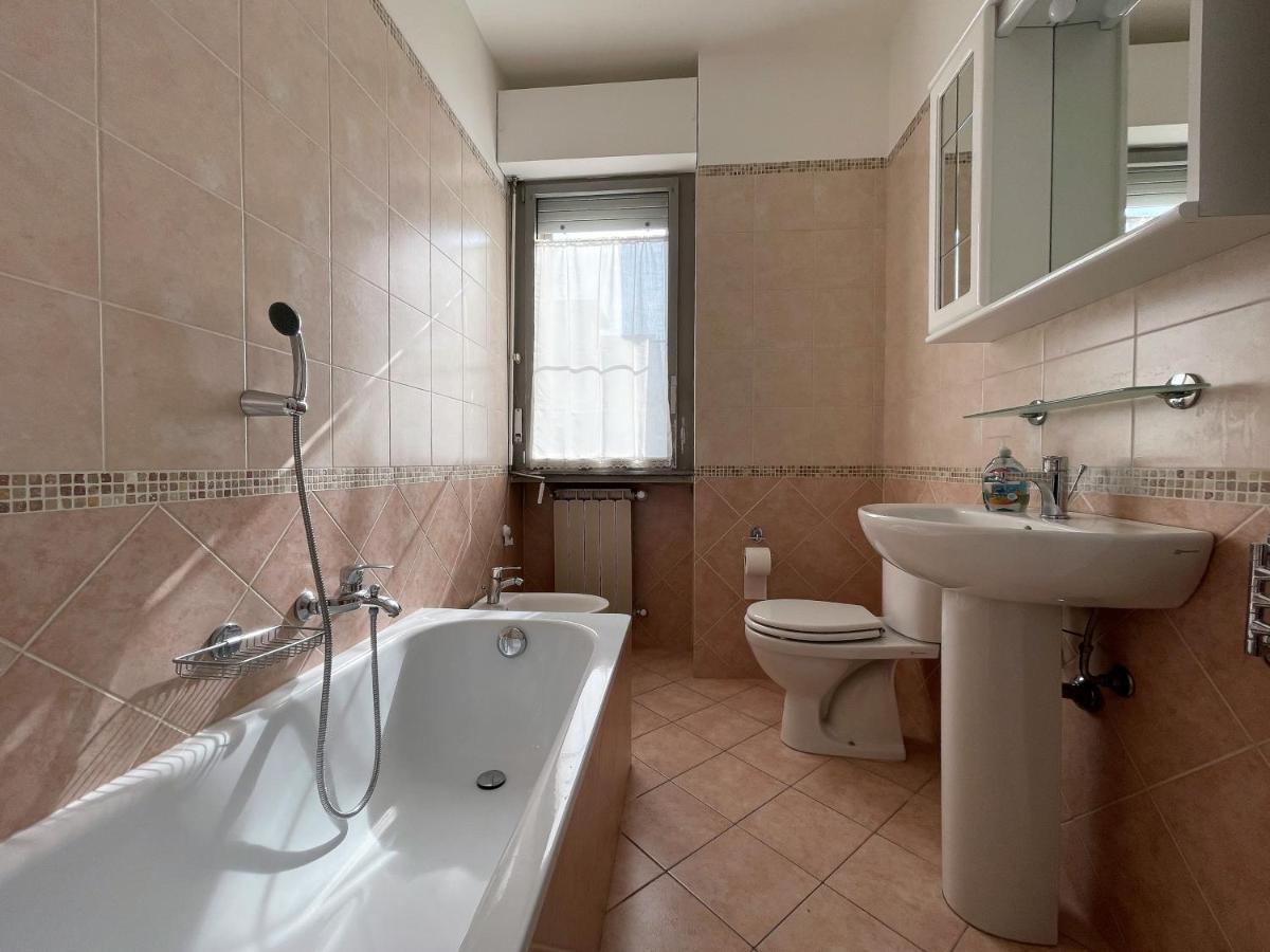 Stefano'S Guests House: 2 Bedrooms & Parking In 비아레지오 외부 사진