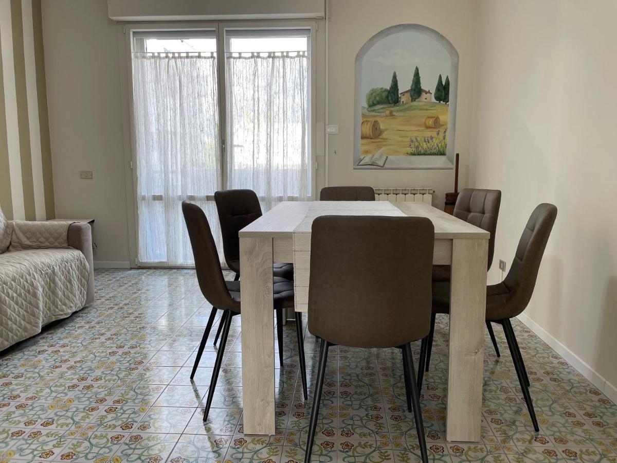 Stefano'S Guests House: 2 Bedrooms & Parking In 비아레지오 외부 사진