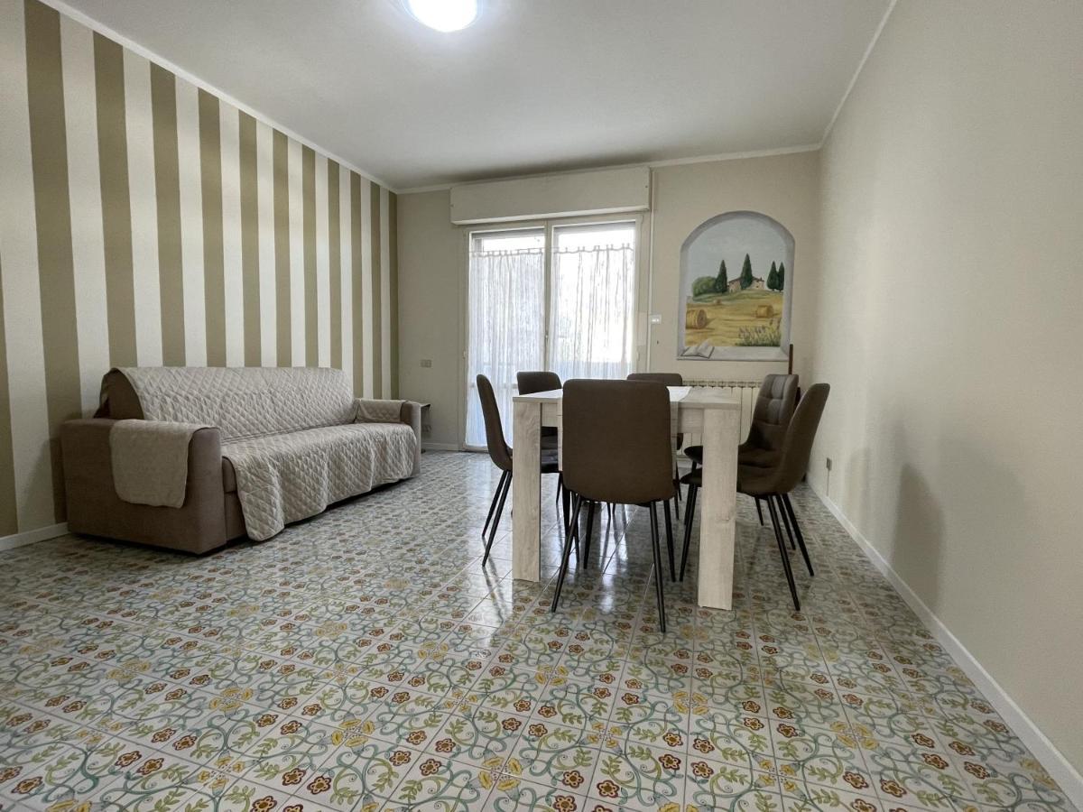 Stefano'S Guests House: 2 Bedrooms & Parking In 비아레지오 외부 사진