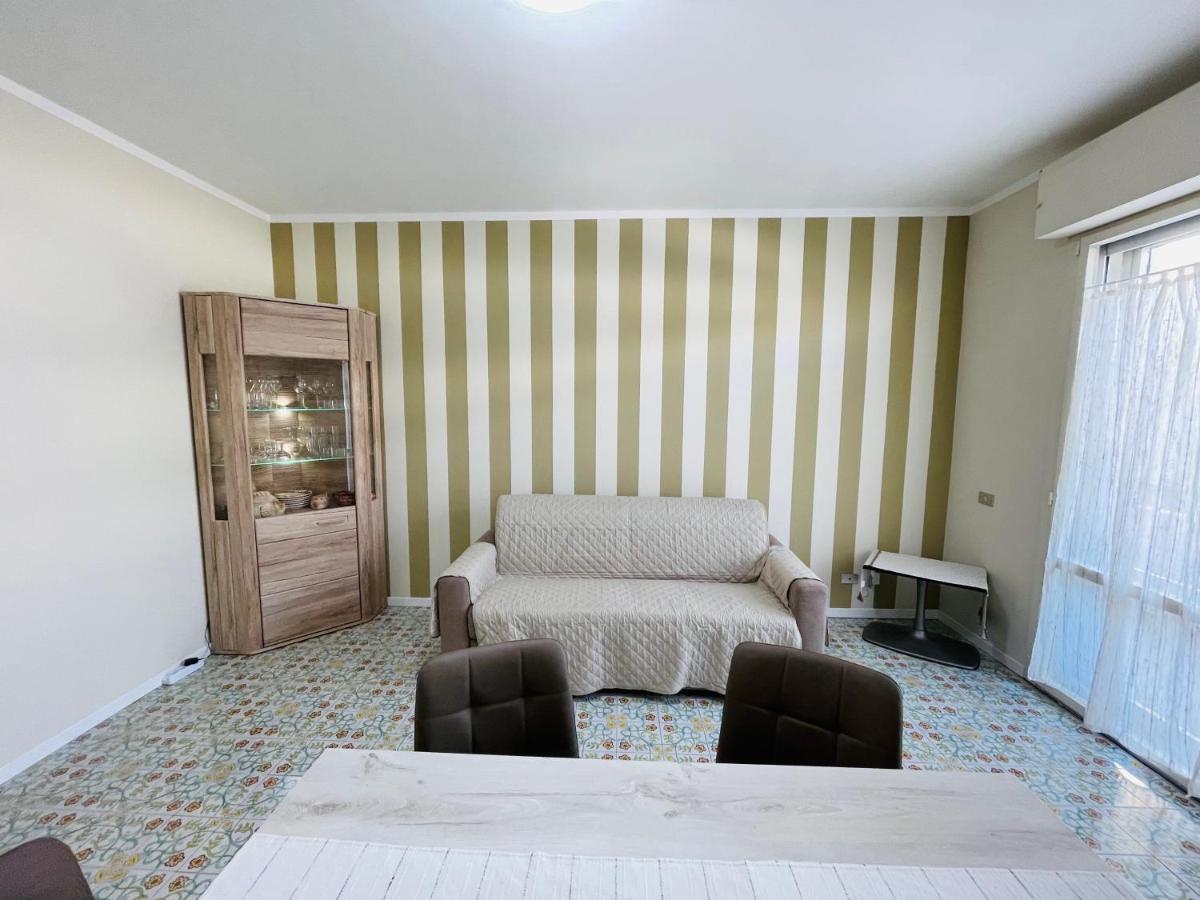 Stefano'S Guests House: 2 Bedrooms & Parking In 비아레지오 외부 사진