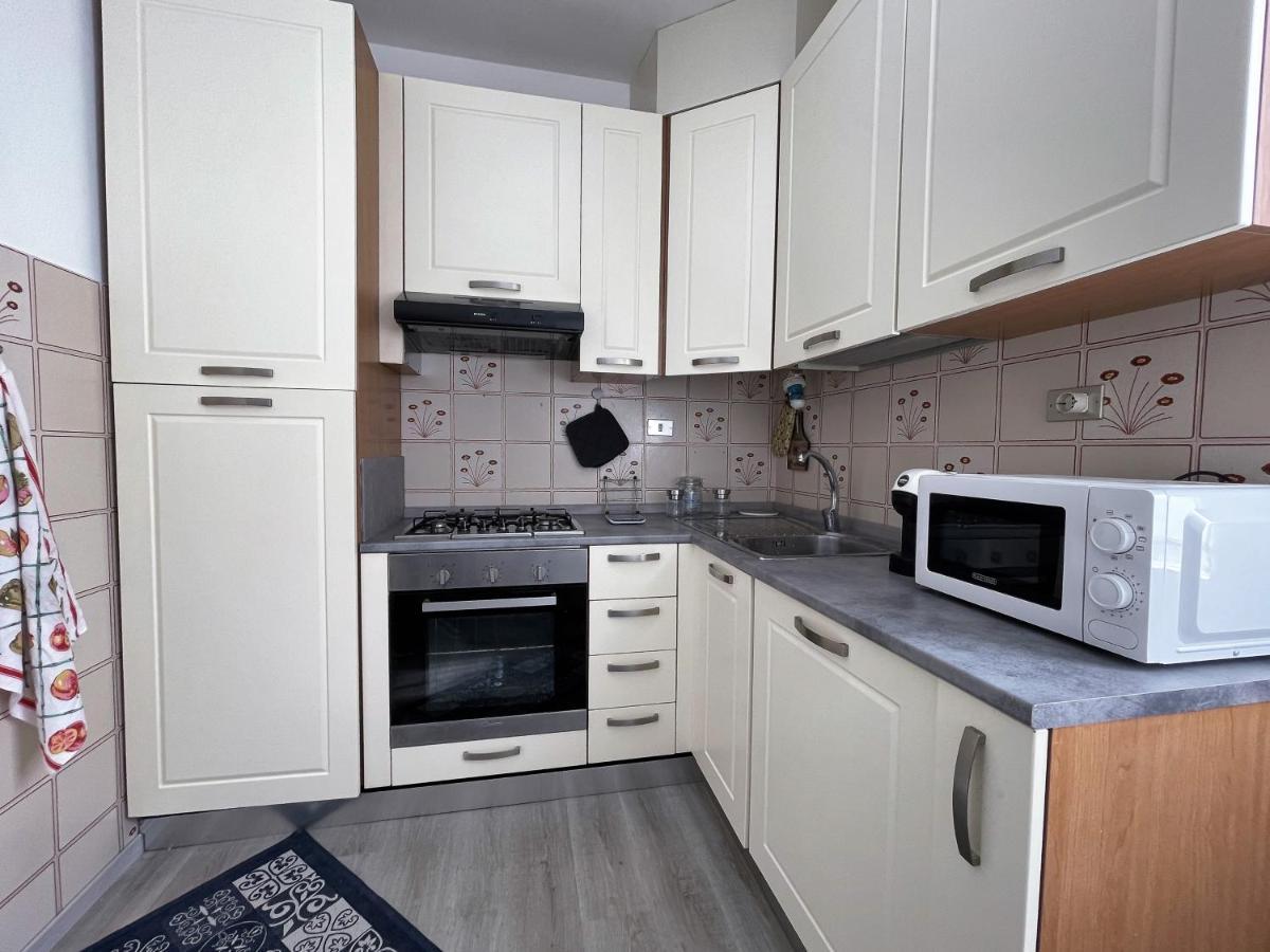 Stefano'S Guests House: 2 Bedrooms & Parking In 비아레지오 외부 사진